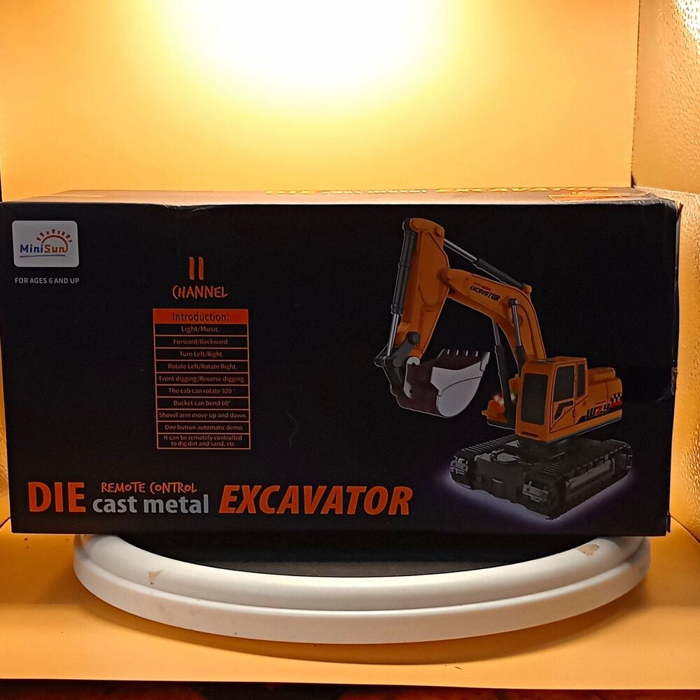 DIE remote control cast metal excavator WITH LIGHTS AND SOUND EFFECTS